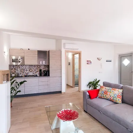 Uncle Leonard's House Cala Gonone