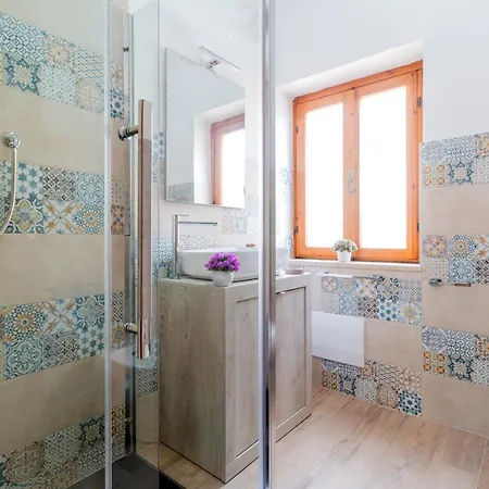 Uncle Leonard's House Apartmán *